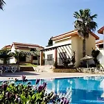 Nuramar Aparthotel 4*