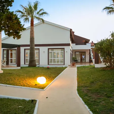 Nuramar Aparthotel