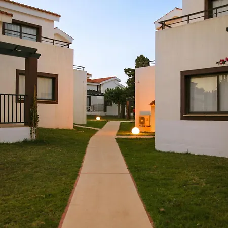 Nuramar Aparthotel 4*